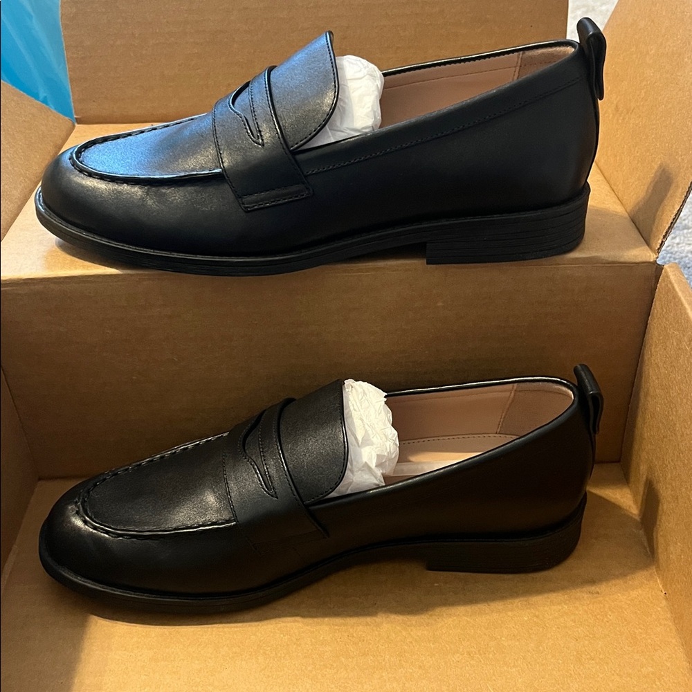 Cole Haan Women's Stassi Black Leather Penny Loafers NWOT size 8 - Picture 2 of 10